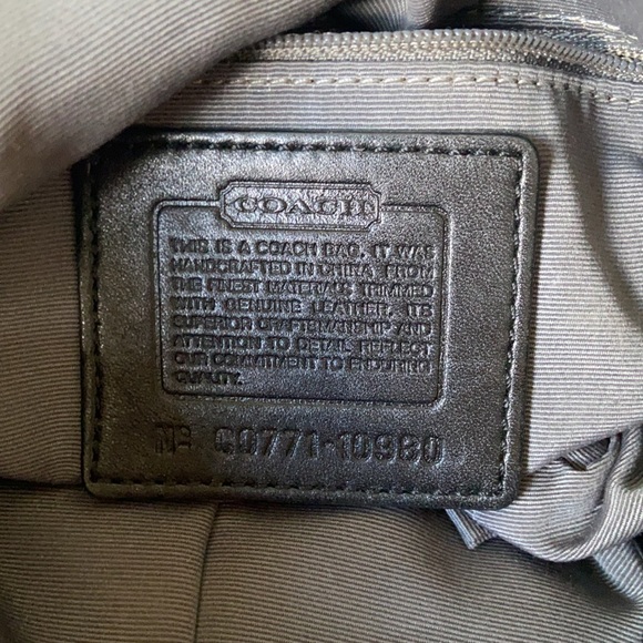 ✨Cute Authentic Coach Purse!✨ - Picture 4 of 8